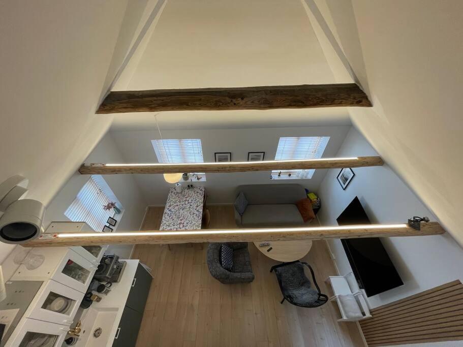 Hyggeligt Lille Byhus Lige Mellem Havnen Og Bytorv 링쾨빙 외부 사진