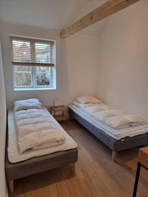 Hyggeligt Lille Byhus Lige Mellem Havnen Og Bytorv 링쾨빙 외부 사진